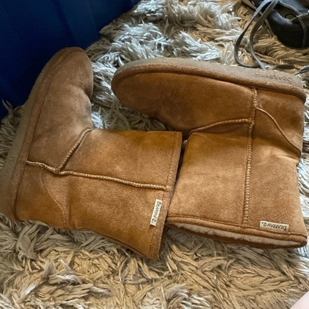 Bearpaw Emma short cozy warm boots size 8